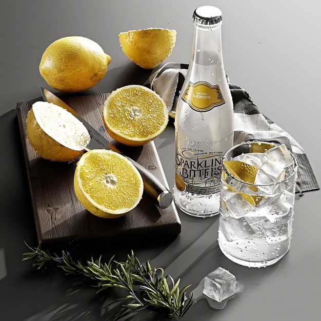 现代酒瓶酒杯组合3D模型